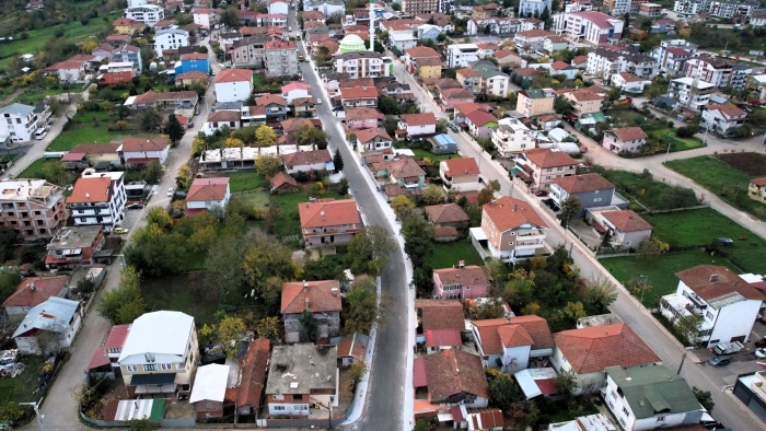 Büyükşehir, Cumhuriyet Caddesi’nde üstyapı çalışmalarına başladı;  Başiskele’ye yeni prestij cadde